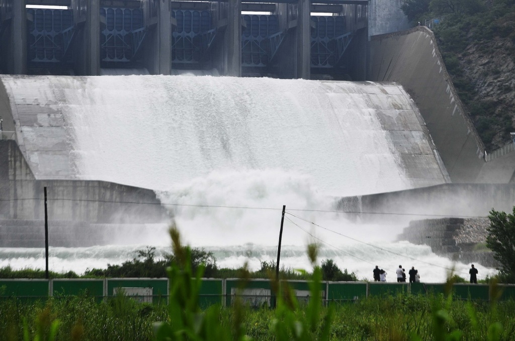 Trung Quốc chuẩn bị hứng bão Comay trong khi mưa lũ gây thiệt hại nghiêm trọng